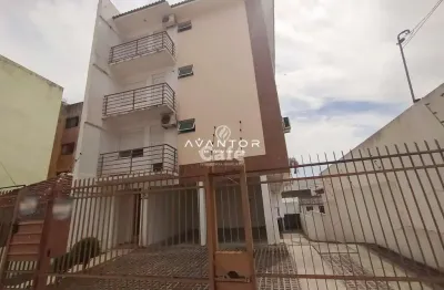 Apartamento com 2 dormitórios, suíte e sacada de frete, ótima localização, na re
