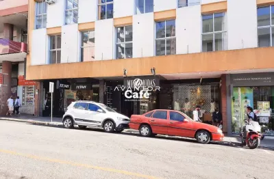 Sala comercial com repartição e banheiro. localizado na rua dr bozano, a poucos