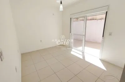 Apartamento amplo com 1 dormitório, churrasqueira, amplo terraço e 2 garagens. b