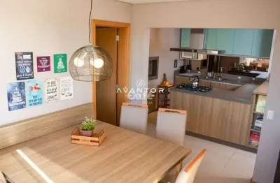 Linda cobertura duplex com 3 dormitórios e uma bela vista panorâmica do pôr do s