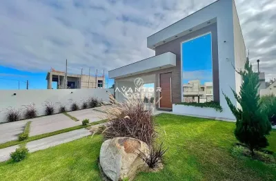 Casa alto padrão com 03 dormitórios, 02 vagas de garagem e amplo terreno.