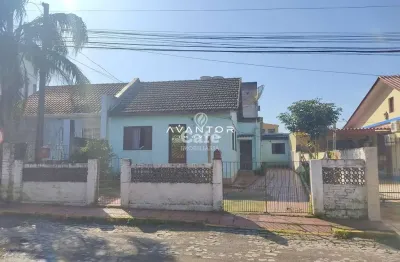 Casa situada em localização privilegiada próxima de tudo.