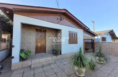 Casa, quatro dormitórios, suíte, churrasqueira, duas vagas de garagem, bairro ju