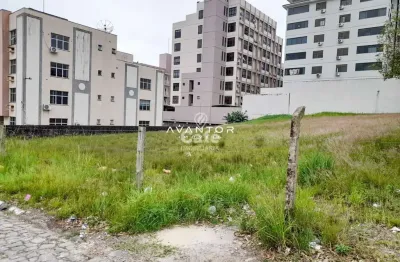 Ótima oportunidade, terreno muito bem localizado, com mais de 1400m² de área tot