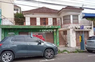 Casa de 4 dormitórios, (2) salas, escritório, 3 banheiros, banheira de hidro, co