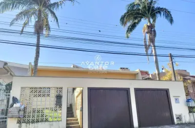 Casa, 3 dormitórios, 1 suíte, 2 banheiros, 3 vagas, churrasqueira, piscina, lour