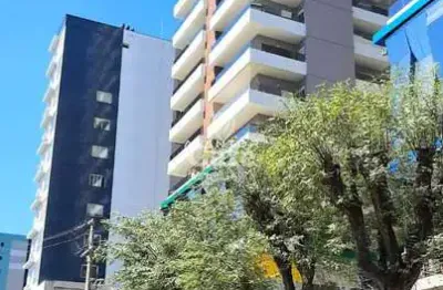 Apartamento 2 quartos, andar alto, com sacada churrasqueira elevador e garagem!
