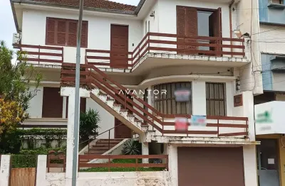 Apartamento amplo no centro térreo de 3 dormitórios, (2) salas, lareira, (2) ban