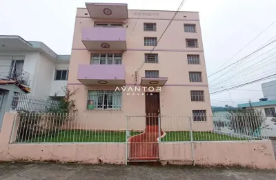 Apartamento térreo amplo de e 3 dormitórios, sala de estar, 2 banheiros, cozinha