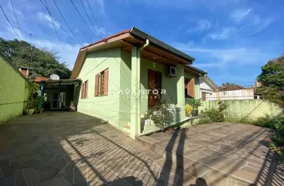 Casa, 3 dormitórios, 2 banheiros, 4 vagas, pátio, lourdes