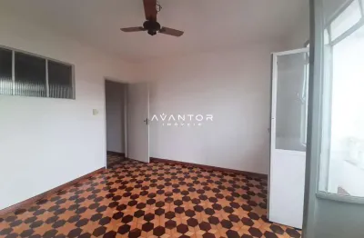 Amplo apartamento bem arejado no centro de santa maria-rs.