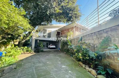 Casa 3 dormitórios (1 suíte), 264m² de área útil, localizada no bairro perpetuo