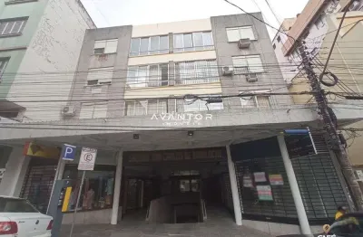 Sala comercial com banheiro para alugar no centro da cidade.