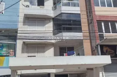 Sala comercial térrea no centro de 110 m², mais subsolo (depósito) e banheiro.