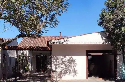Casa de 03 dormitórios sendo 01 suíte e 03 vaga de garagem