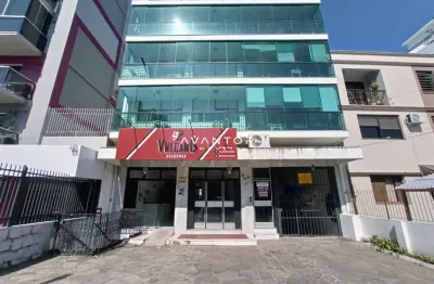 Sala comercial ampla na avenida medianeira de 300 m² e 2 banheiros.