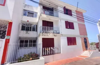 Apartamento central amplo de 2 dormitórios, sala de estar, banheiro social, cozi