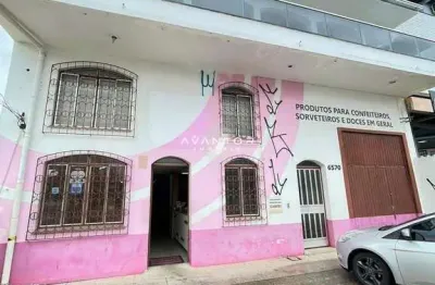 Loja / ponto comercial amplo de 432 m², possui 2 banheiros, mezanino e estaciona