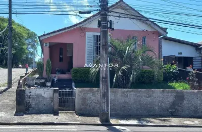Casa ampla no bairro jk de 3 dormitórios, (2) salas, (2) banheiros, cozinha, áre
