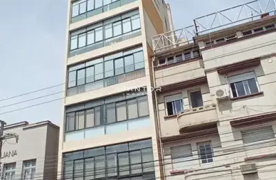 Sala comercial mobiliada de 66 m², composta por 4 salas, copa e banheiro. no cen