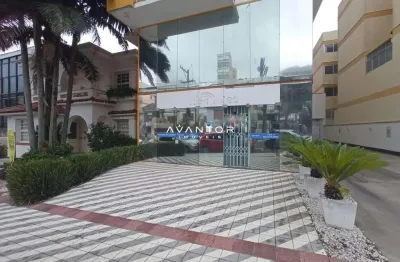 Loja no centro de 300 m², composta por duas amplas salas, escritório, 3 banheiro