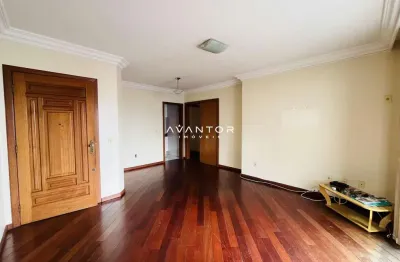 Apartamento 3 dormitórios com suíte, sacada e garagem coberta no centro da cidad