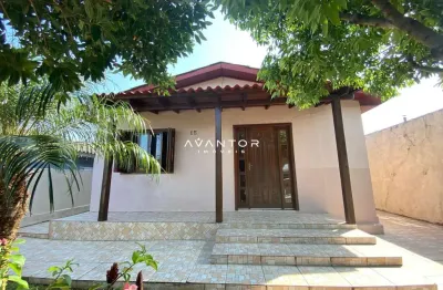 Casa de 3 dormitórios, incluindo uma suíte, com uma espaçosa cozinha, salas de e