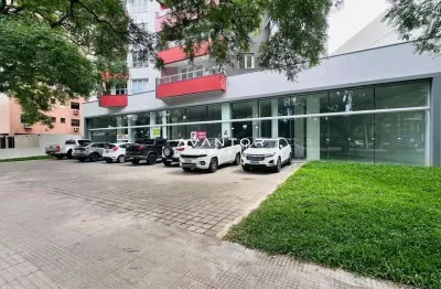 Ampla loja comercial com 591m² privativos e mais de 30m de vitrine para uma das