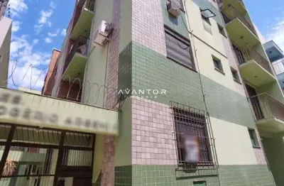 Apartamento no centro de 1 dormitório, sala de estar, banheiro social, área de s