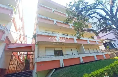 Apartamento central amplo de 1 dormitório, sala de estar, banheiro social, cozin