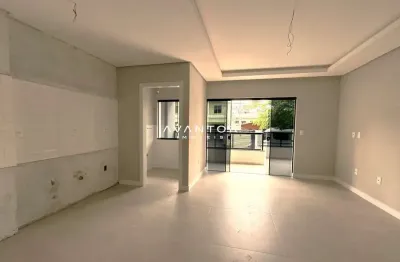 Apto NOVO de frente, com sacada ampla e garagem. Em Balneário Camboriú!