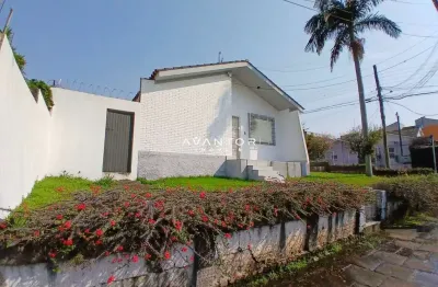 Casa no patronato de 3 dormitórios, sala de estar, banheiro social, cozinha, áre