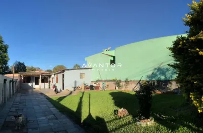 Casa de 3 dormitórios, sala de estar, banheiro social, cozinha, área de serviço,