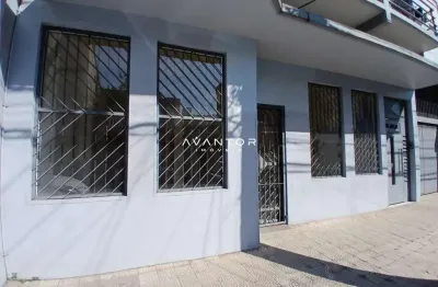 Loja-sala comercial ampla com 2 banheiros e garagem para 3 carros no centro de s