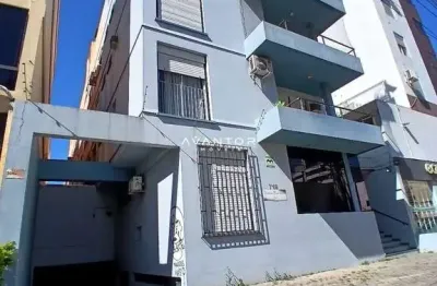 Apartamento central de 2 dormitórios, sala de estar, 2 banheiros, cozinha, área