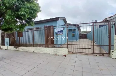 Casa ampla semi mobiliada de 4 dormitórios, sala de estar, 2 banheiros, lareira,