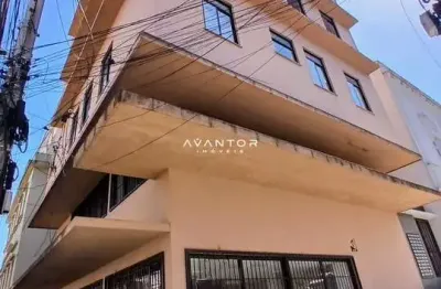 Loja comercial ampla de 268 m², composta por sobreloja, 2 salas e 2 banheiros no