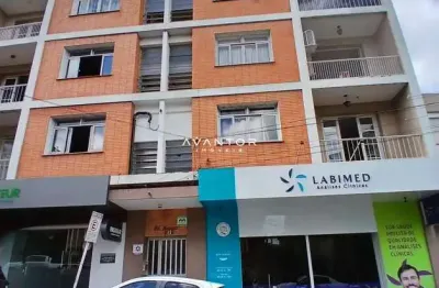 Apartamento amplo central de 4 dormitórios, sala de estar, 2 banheiros, cozinha,