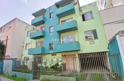 Apartamento central de 1 dormitório, sala de estar, banheiro social, cozinha, sa