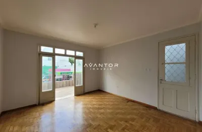 Apartamento 4 dormitórios, sala de estar, cozinha, dependência de empregada, sac