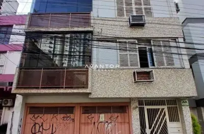 Apartamento amplo no centro de 3 dormitórios, sala ampla, 2 banheiros, cozinha,