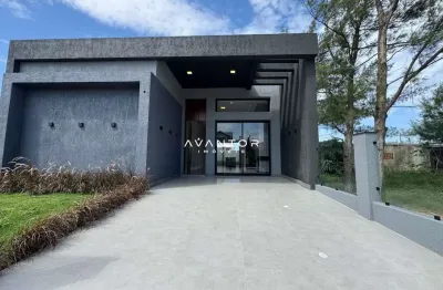 Casa de 4 dormitórios, com jardim interno e 2 vagas garagem, em Xangrilá (RS)