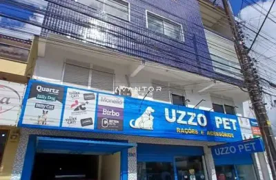 Apartamento amplo de 1 dormitório, sala ampla, banheiro social, cozinha, área de