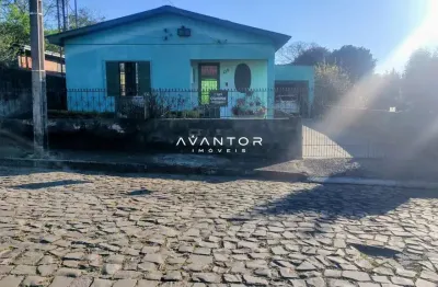 Casa de 3 dormitórios e casa de 2 dormitórios no mesmo terreno.