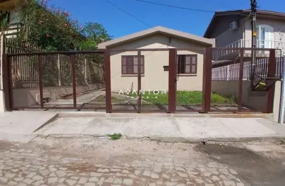 Casa ampla de 3 dormitórios, sala de estar, 2 banheiros, cozinha, área de serviç