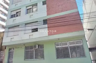 Apartamento amplo no centro de 3 dormitórios, suíte, sala ampla, 2 banheiros, co