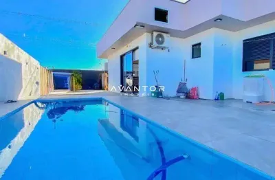 Casa à venda com 3 suítes e 4 vagas de garagem no bairro parque pinheiro machado