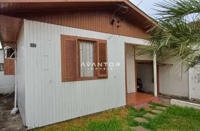 Casa a venda com dois dormitórios, 1 banheiro, garagem para dois carros, localiz