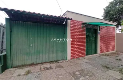 Casa de 3 dormitórios, sala de estar, banheiro social, cozinha, área de serviço,