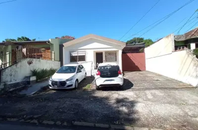 Casa comercial de (2) dormitórios, (2) salas, banheiro, cozinha, churrasqueira e